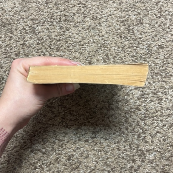 A wrinkle in time paperback book by Madeleine L’Engle - Picture 5 of 14